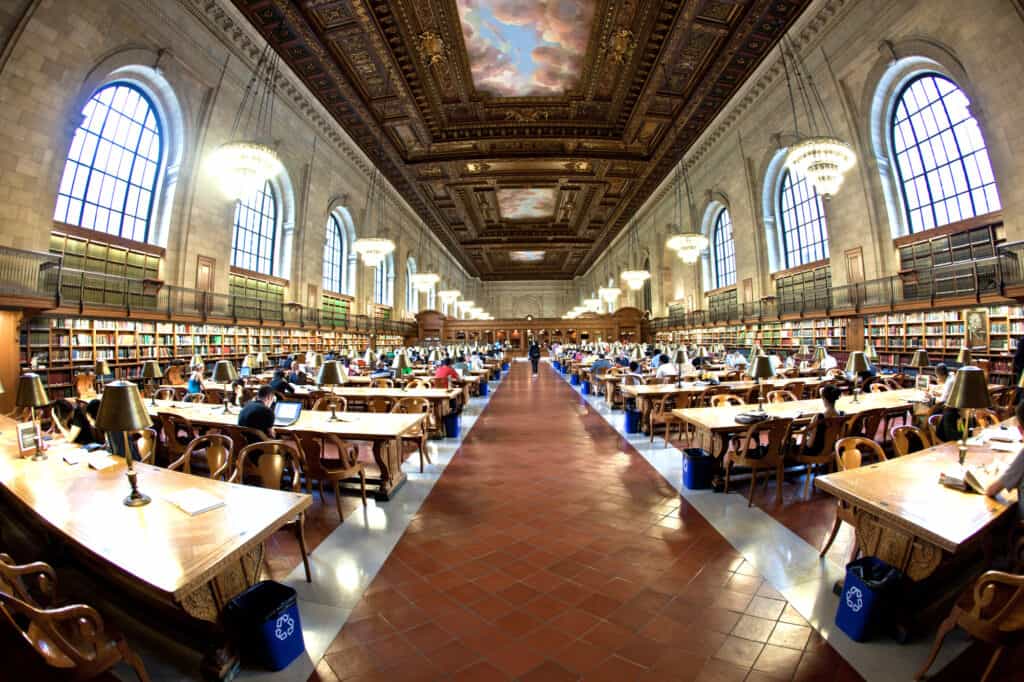 indenfor i det ikoniske new york city public library