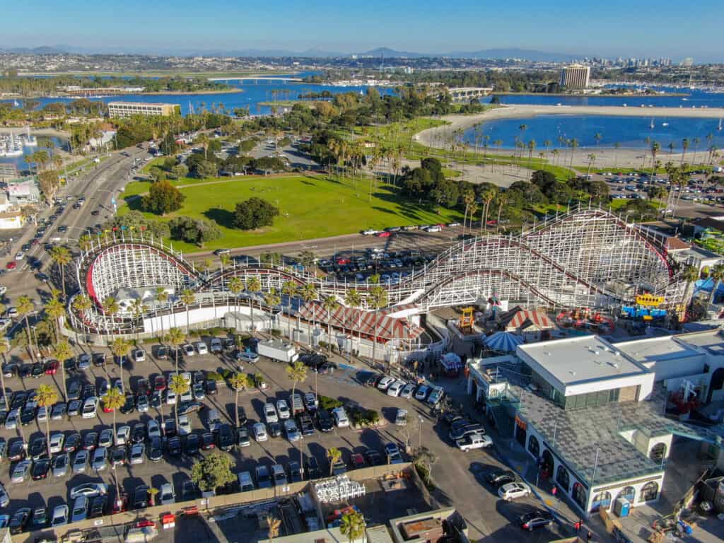 kæmpe rutchebane i belmont park i san diego californien