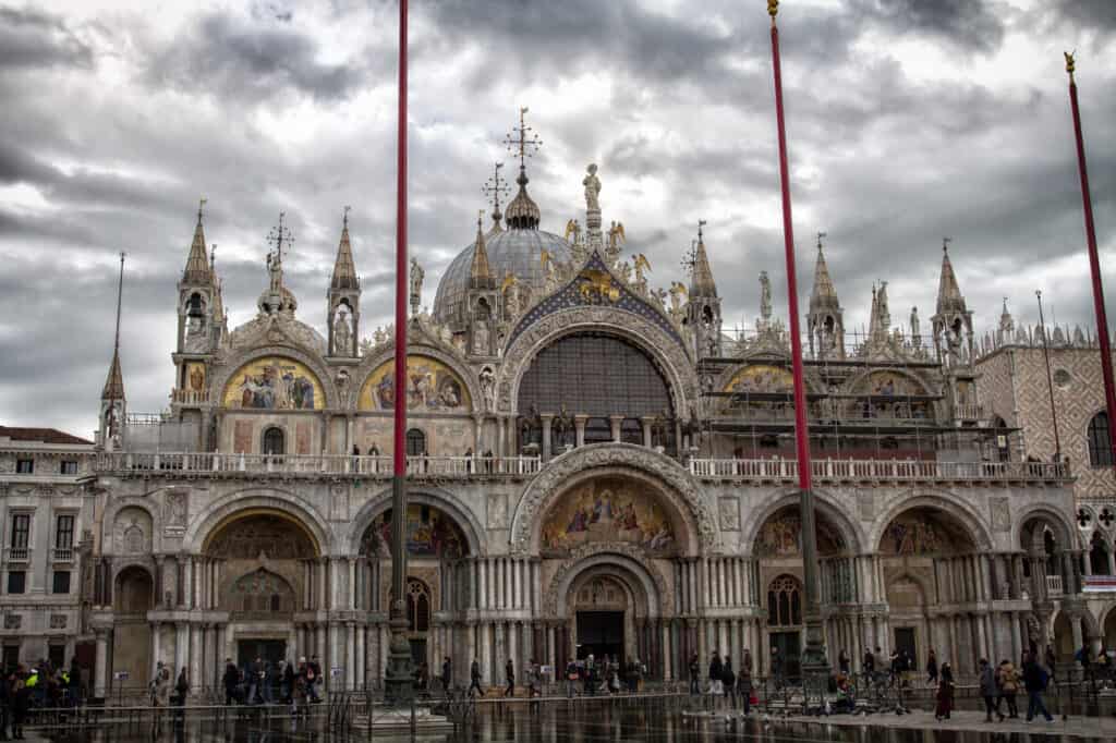 markuskirken ligger lige ud til markuspladsen i venedig