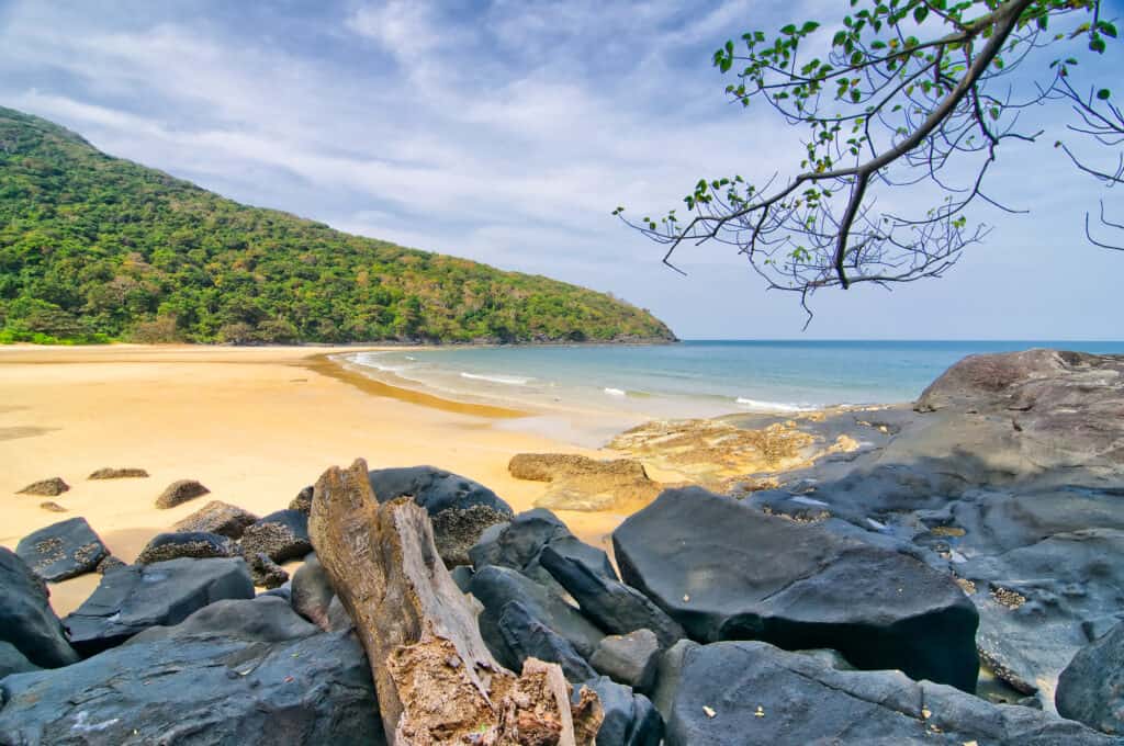 sandstrand på con dao øerne i vietnam