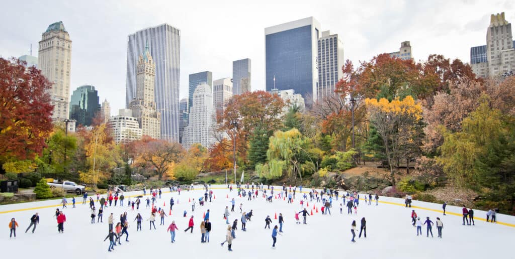 skøjtebane om vinteren i central park i new york city